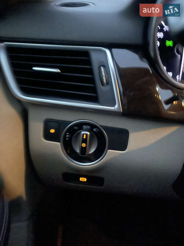 Внедорожник / Кроссовер Mercedes-Benz M-Class 2015 в Киеве