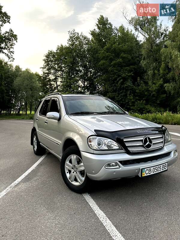 Mercedes-Benz M-Class 2005 Mercedes-Benz M-Class 2005