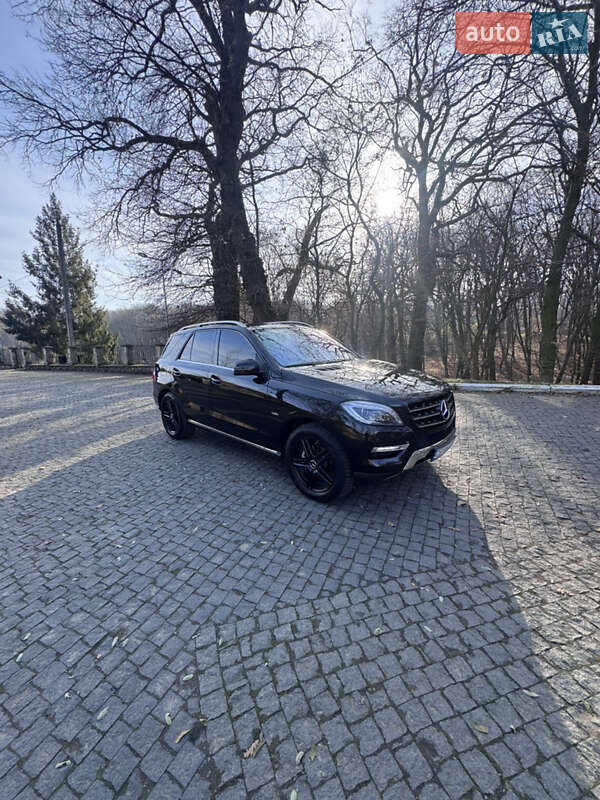 Позашляховик / Кросовер Mercedes-Benz M-Class 2013 в Чернівцях фото 3 Позашляховик / Кросовер Mercedes-Benz M-Class 2013 в Чернівцях