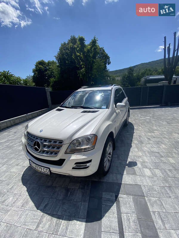 Внедорожник / Кроссовер Mercedes-Benz M-Class 2011 в Косове