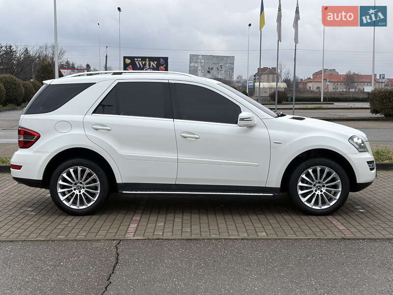 Mercedes-Benz M-Class 2011 Mercedes-Benz M-Class 2011