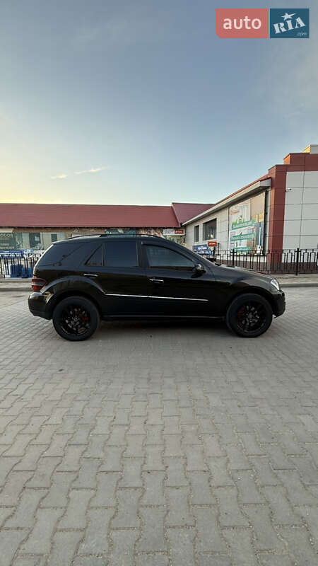 Позашляховик / Кросовер Mercedes-Benz M-Class 2006 в Татарбунарах