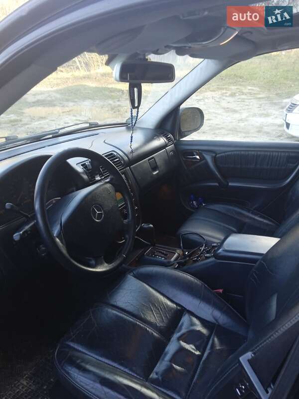 Внедорожник / Кроссовер Mercedes-Benz M-Class 2001 в Ровно