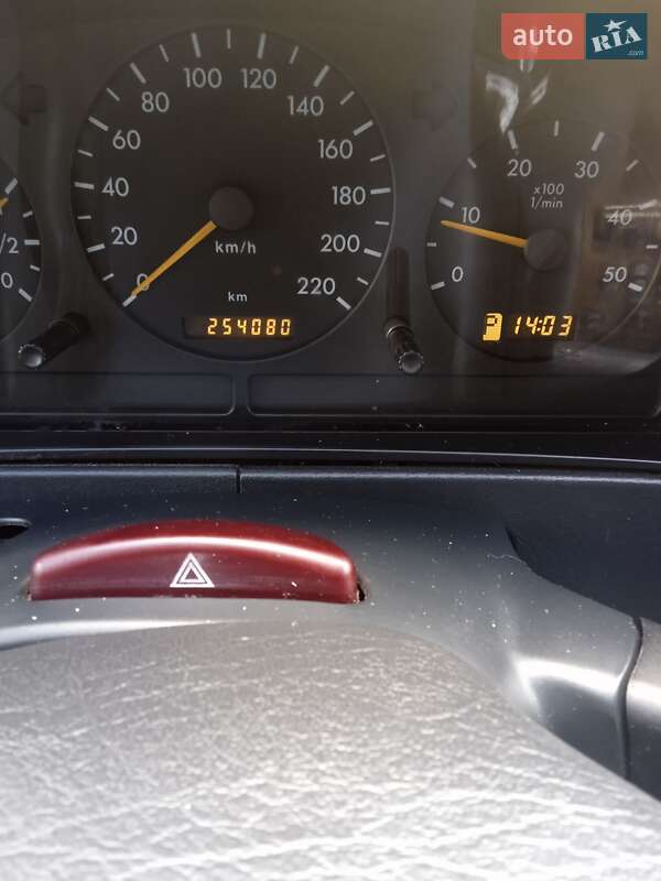 Внедорожник / Кроссовер Mercedes-Benz M-Class 2001 в Ровно