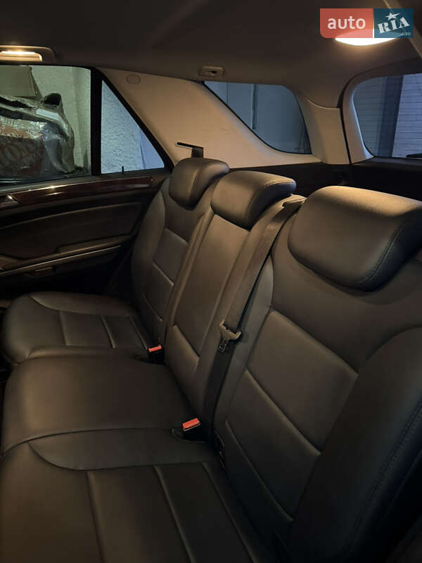 Позашляховик / Кросовер Mercedes-Benz M-Class 2011 в Чернівцях фото 12 Позашляховик / Кросовер Mercedes-Benz M-Class 2011 в Чернівцях