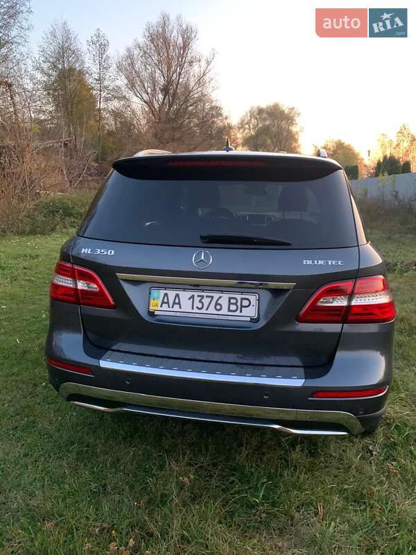 Внедорожник / Кроссовер Mercedes-Benz M-Class 2011 в Киеве