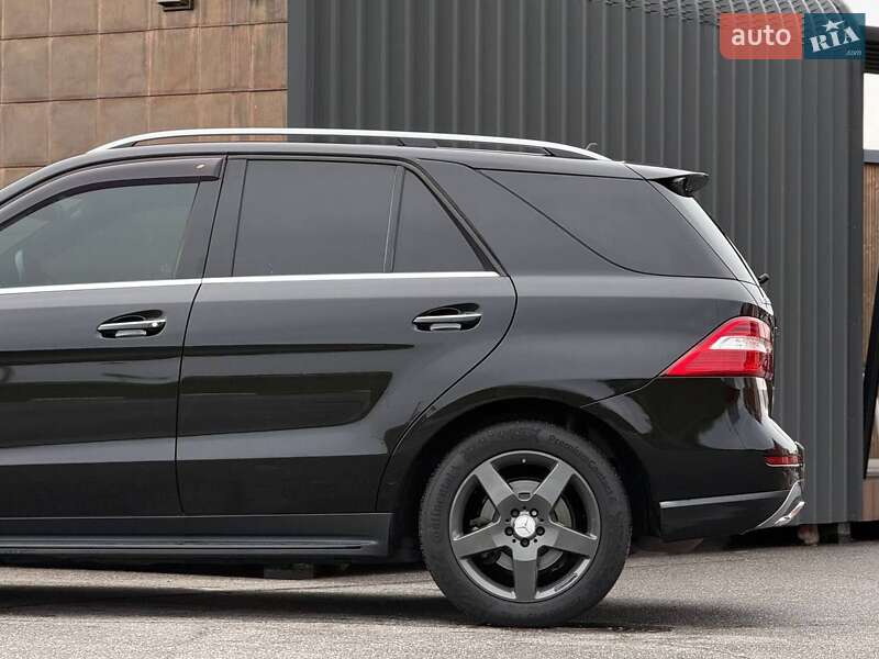 Позашляховик / Кросовер Mercedes-Benz M-Class 2013 в Києві
