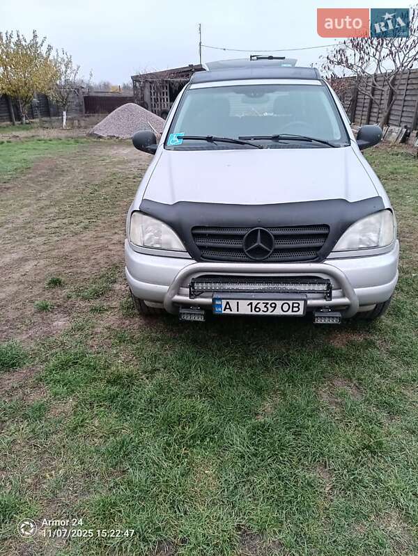 Внедорожник / Кроссовер Mercedes-Benz M-Class 1998 в Киеве