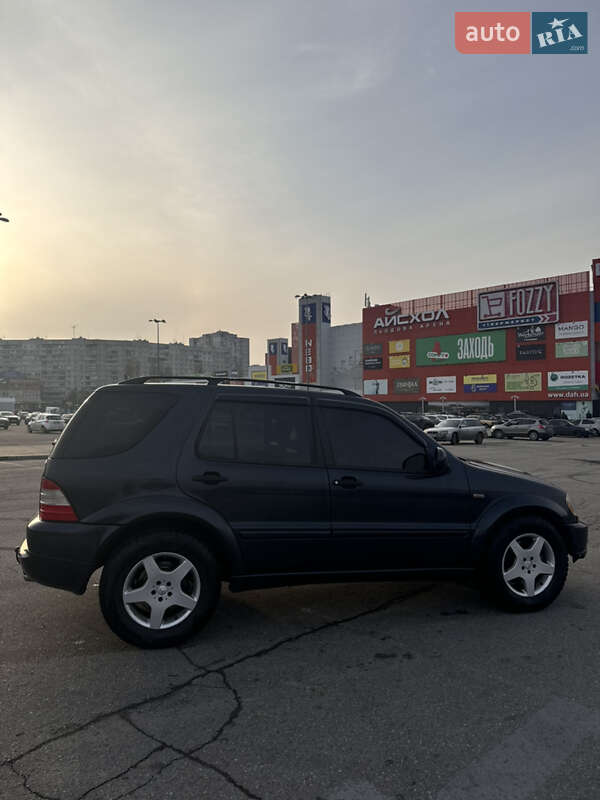 Позашляховик / Кросовер Mercedes-Benz M-Class 2000 в Харкові