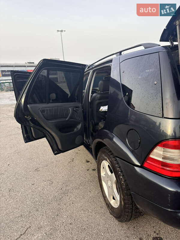 Позашляховик / Кросовер Mercedes-Benz M-Class 2000 в Харкові