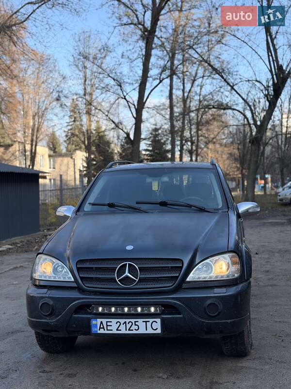Mercedes-Benz M-Class 2001