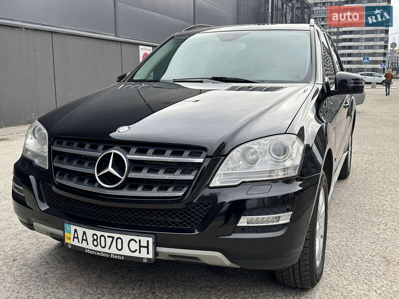 Mercedes-Benz M-Class 2011 Mercedes-Benz M-Class 2011