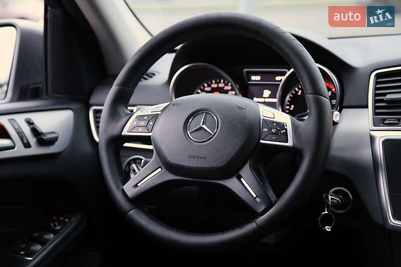 Позашляховик / Кросовер Mercedes-Benz M-Class 2012 в Харкові