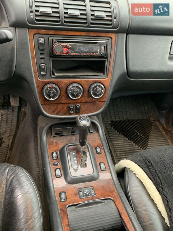 Внедорожник / Кроссовер Mercedes-Benz M-Class 2002 в Черновцах