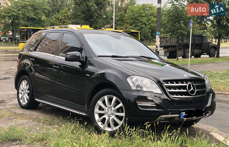 Mercedes-Benz M-Class 2011 Mercedes-Benz M-Class 2011