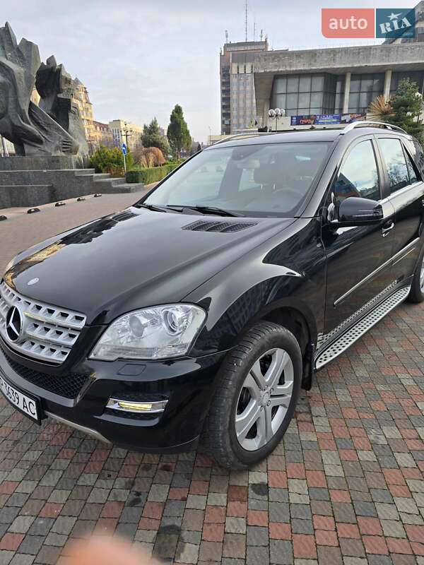 Внедорожник / Кроссовер Mercedes-Benz M-Class 2011 в Ивано-Франковске