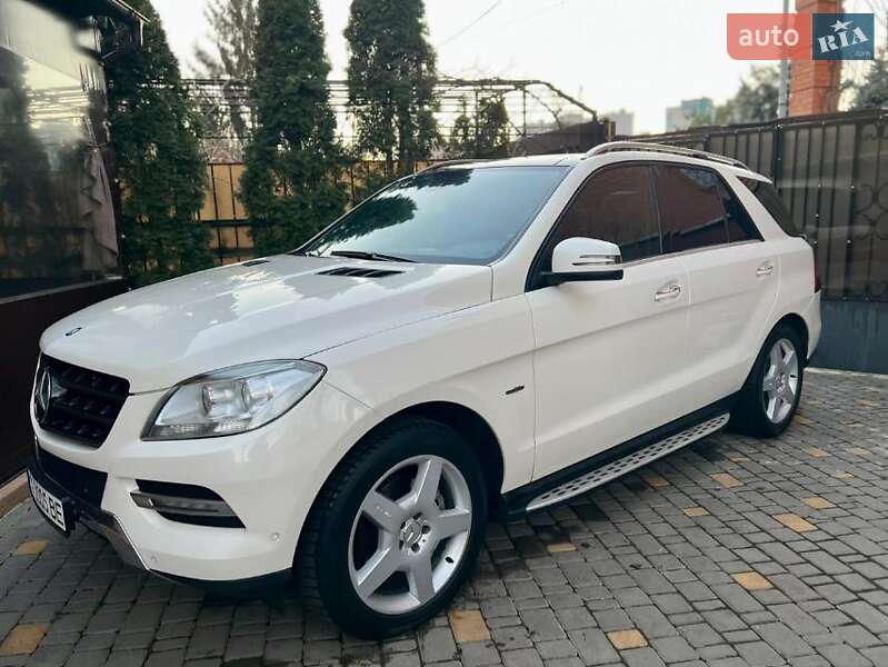 Mercedes-Benz M-Class 2011