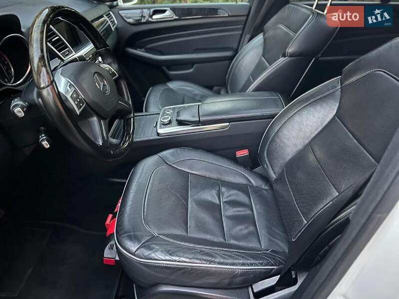 Внедорожник / Кроссовер Mercedes-Benz M-Class 2011 в Буче