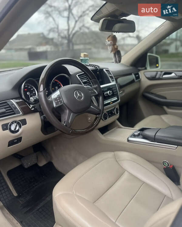 Внедорожник / Кроссовер Mercedes-Benz M-Class 2013 в Шполе
