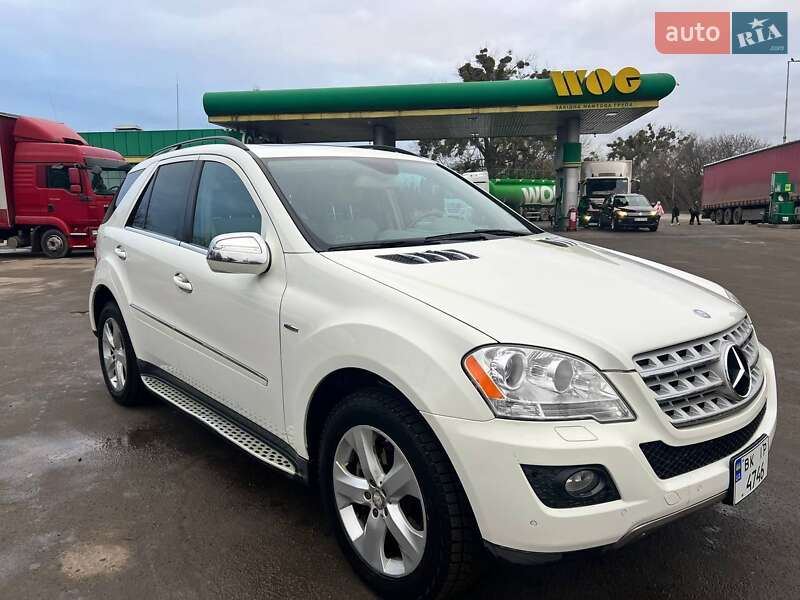 Внедорожник / Кроссовер Mercedes-Benz M-Class 2010 в Ровно