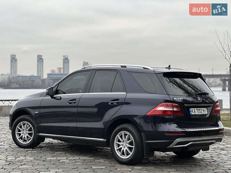 Внедорожник / Кроссовер Mercedes-Benz M-Class 2012 в Киеве фото 19 Внедорожник / Кроссовер Mercedes-Benz M-Class 2012 в Киеве