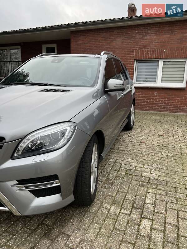 Внедорожник / Кроссовер Mercedes-Benz M-Class 2015 в Днепре