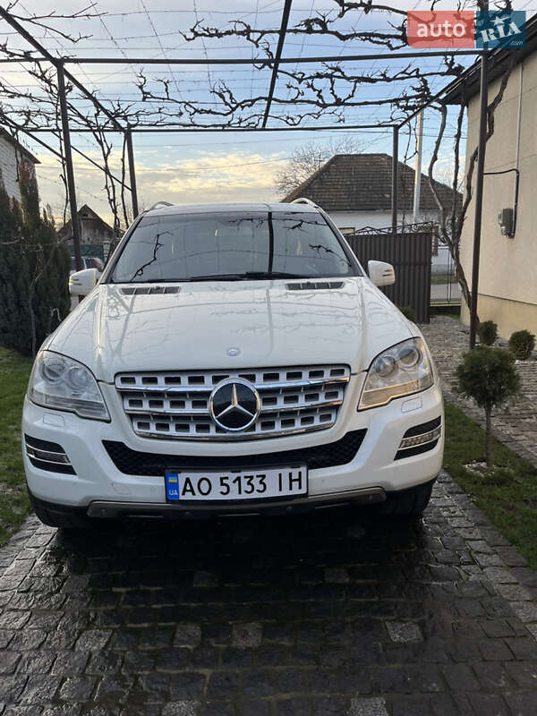 Mercedes-Benz M-Class 2011