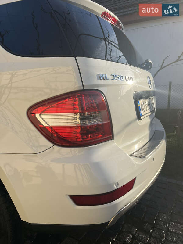 Внедорожник / Кроссовер Mercedes-Benz M-Class 2011 в Белках