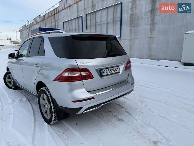 Позашляховик / Кросовер Mercedes-Benz M-Class 2013 в Києві