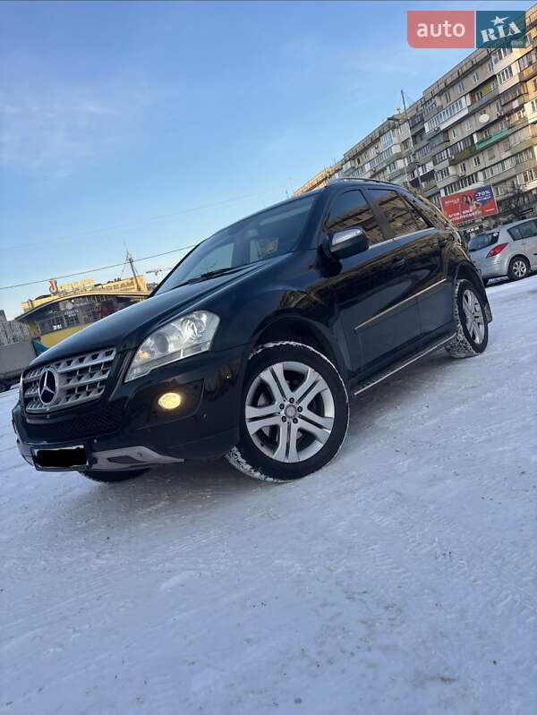 Mercedes-Benz M-Class 2010