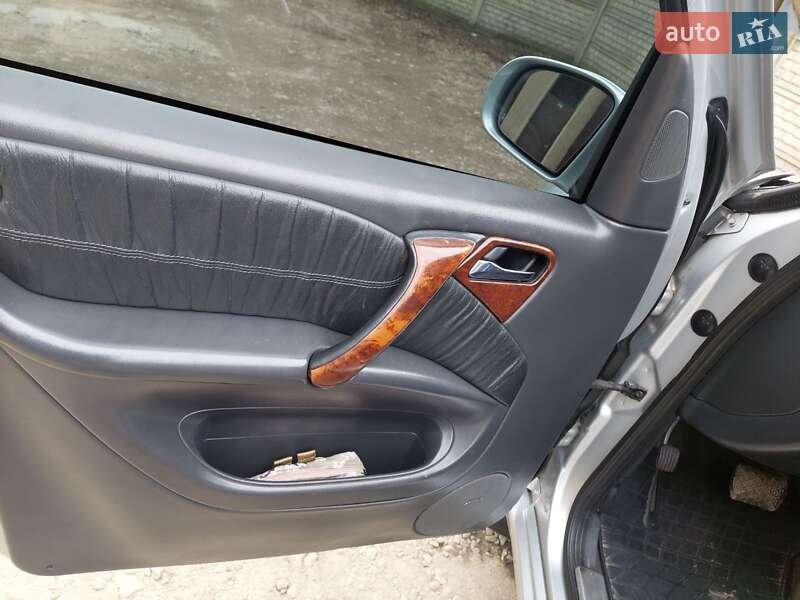 Позашляховик / Кросовер Mercedes-Benz M-Class 2001 в Ірпені