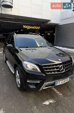 Внедорожник / Кроссовер Mercedes-Benz M-Class 2014 в Киеве