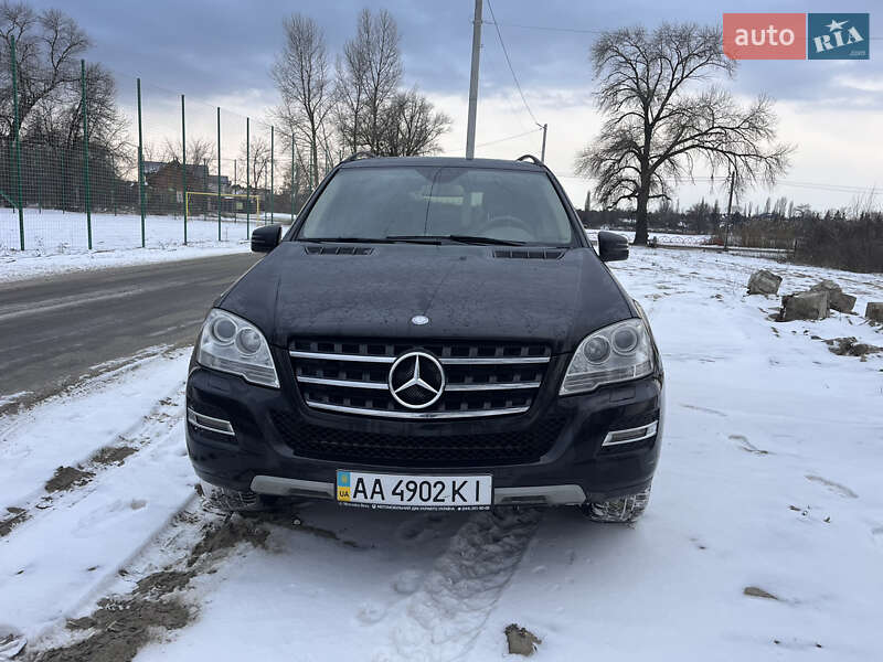 Mercedes-Benz M-Class 2011