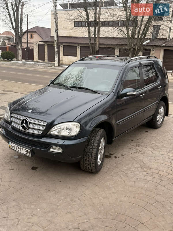 Mercedes-Benz M-Class 2005 Mercedes-Benz M-Class 2005