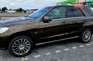 Внедорожник / Кроссовер Mercedes-Benz M-Class 2011 в Черновцах