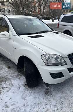 Позашляховик / Кросовер Mercedes-Benz M-Class 2010 в Чернівцях