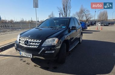 Внедорожник / Кроссовер Mercedes-Benz M-Class 2010 в Киеве