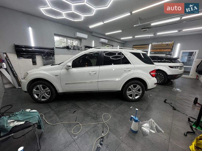 Внедорожник / Кроссовер Mercedes-Benz M-Class 2010 в Ивано-Франковске