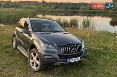 Позашляховик / Кросовер Mercedes-Benz M-Class 2010 в Хмельницькому