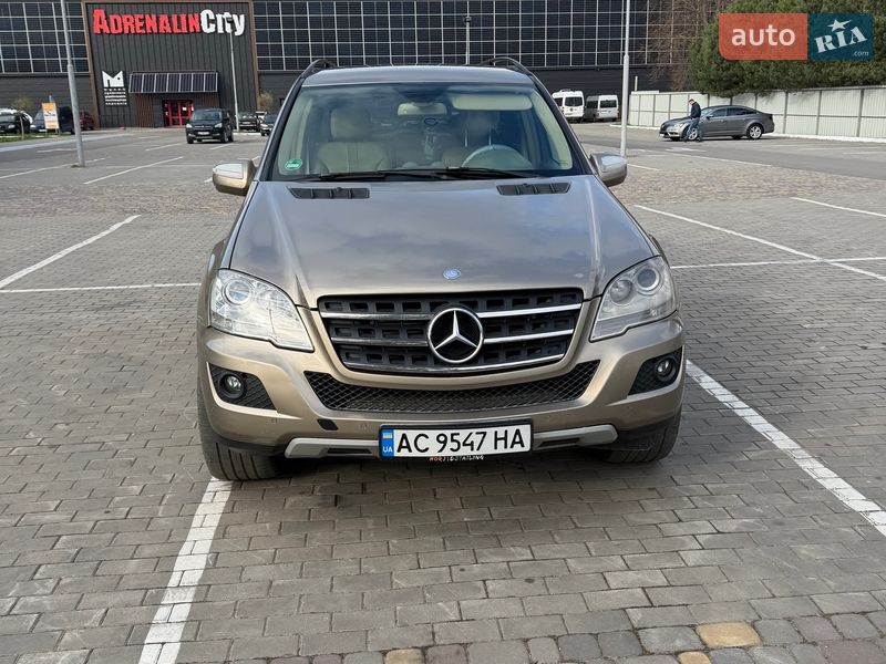 Mercedes-Benz M-Class 2010