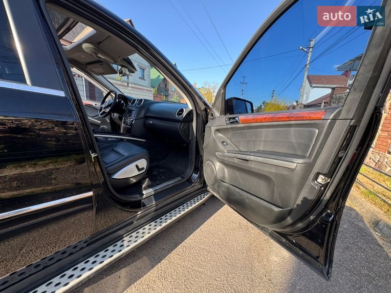 Внедорожник / Кроссовер Mercedes-Benz M-Class 2010 в Киеве