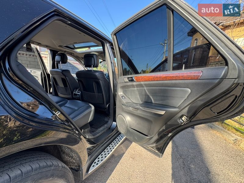 Внедорожник / Кроссовер Mercedes-Benz M-Class 2010 в Киеве