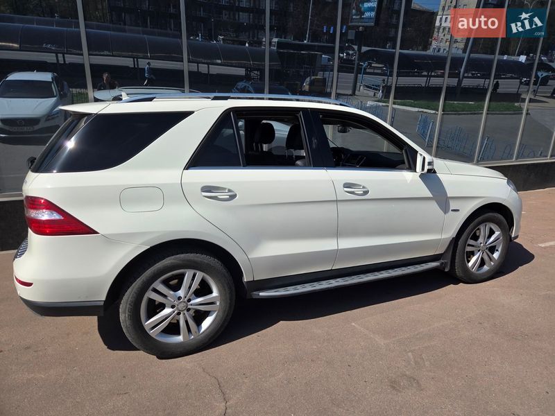 Внедорожник / Кроссовер Mercedes-Benz M-Class 2012 в Ирпене