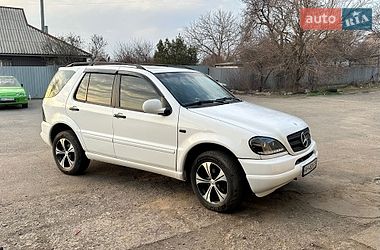 Внедорожник / Кроссовер Mercedes-Benz M-Class 2000 в Днепре