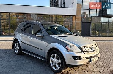 Позашляховик / Кросовер Mercedes-Benz M-Class 2005 в Дніпрі