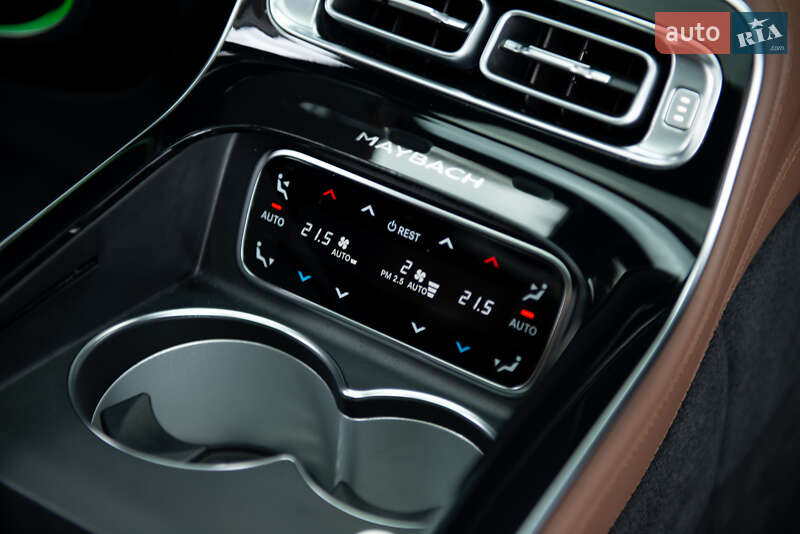 Седан Mercedes-Benz Maybach 2022 в Мукачево