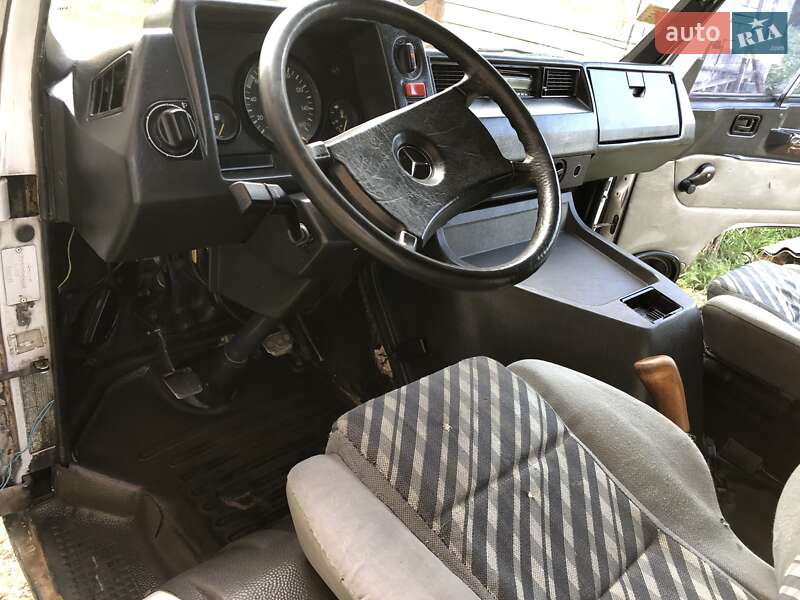 Микроавтобус Mercedes-Benz MB-Class 1993 в Черновцах