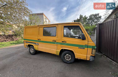 Минивэн Mercedes-Benz MB-Class 1990 в 