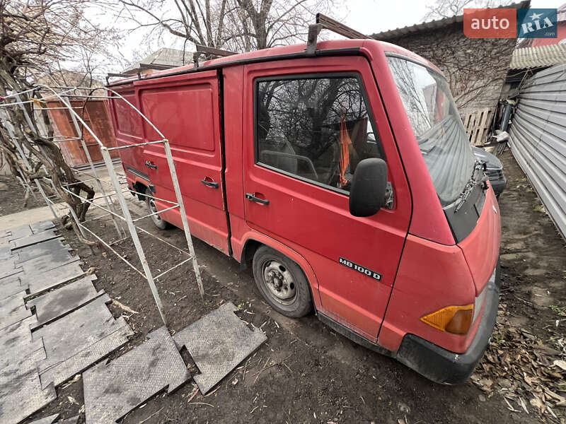 Вантажний фургон Mercedes-Benz MB-Class 1995 в Дніпрі