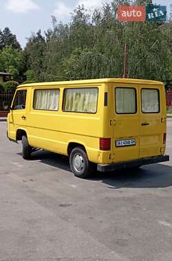 Минивэн Mercedes-Benz MB-Class 1989 в 